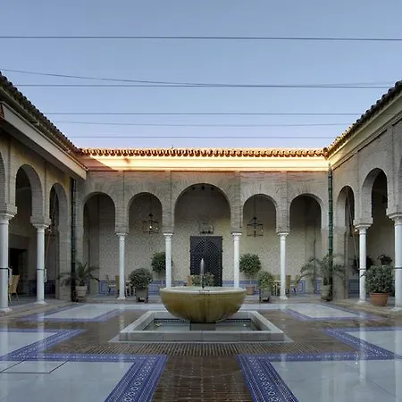 Hotel De 4*