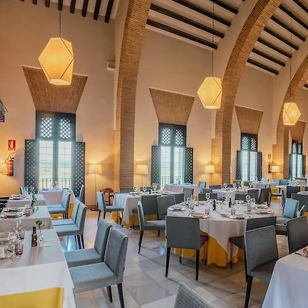 호텔 파라도르 데 4*